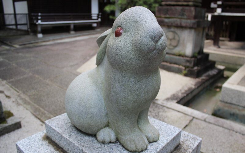 岡崎神社の狛兎2