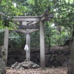 三柱鳥居（三本鳥居）　蚕ノ社