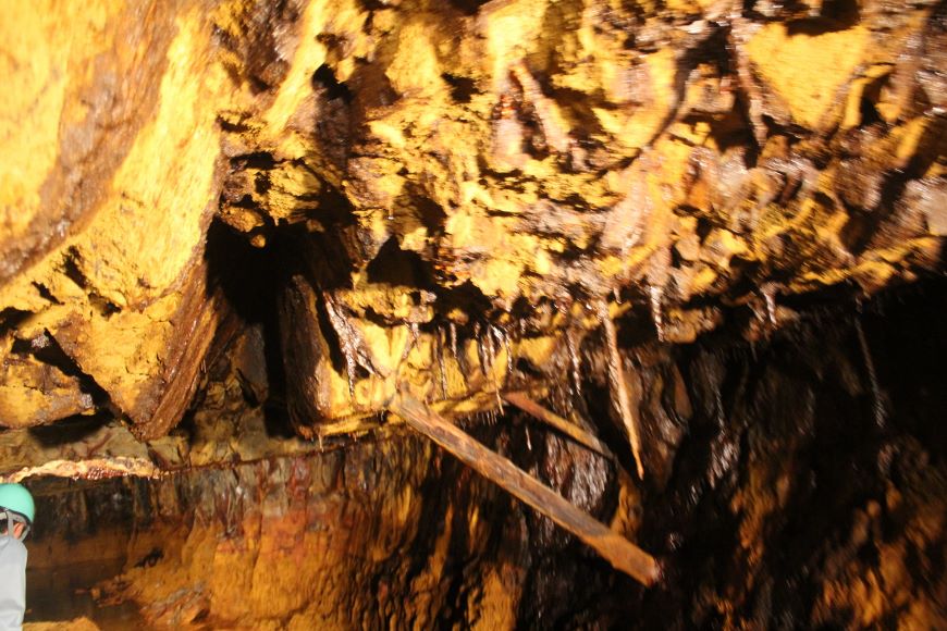 旧岩美鉱山 坑道の洞窟