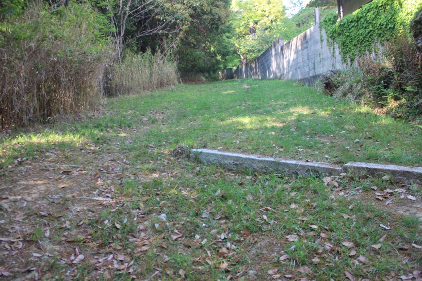 京都府立聾学校の西側の参道2