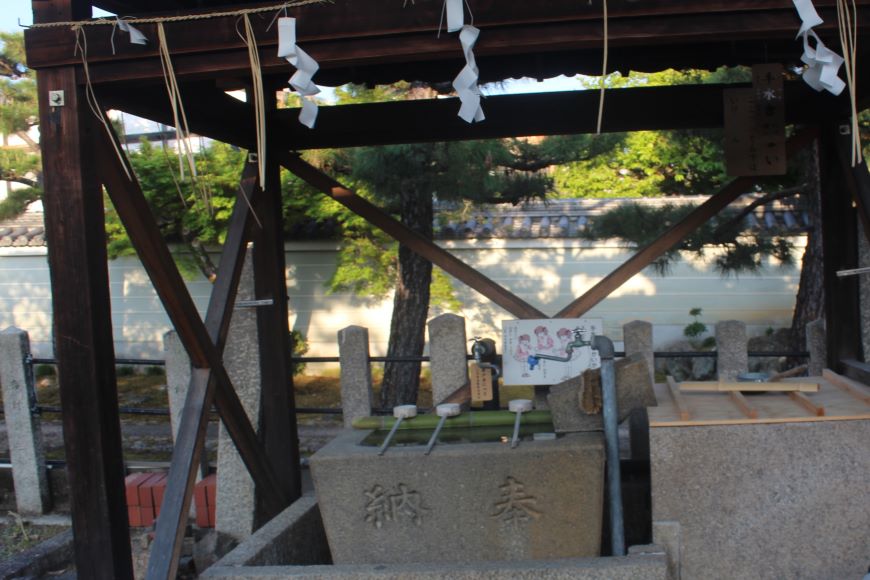 六請神社(ろくしょうじんじゃ)手水舎