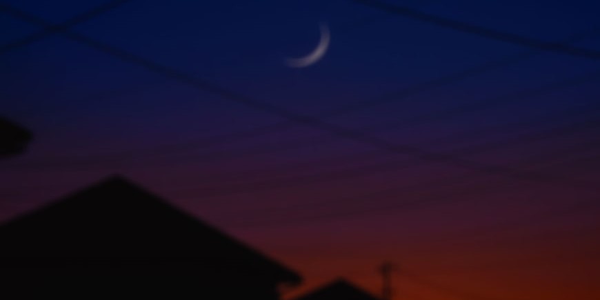 霧深き夜に見た繊月