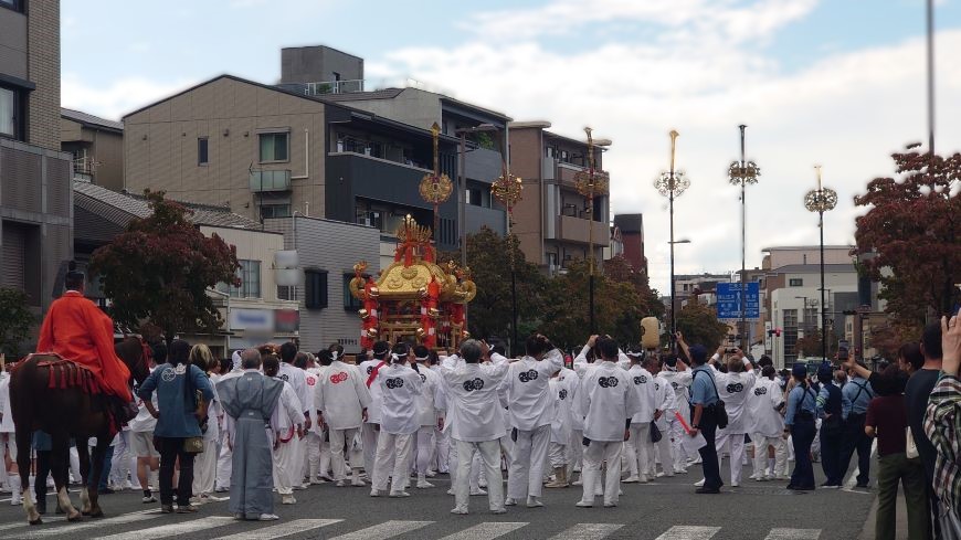 現場の実体験 (例 京都 粟田神社の祭りの実際の写真)